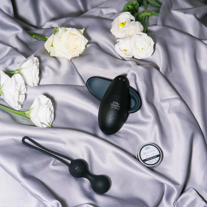 Fifty Shades of Grey Vibrators Fifty Shades of Grey x Womanizer Desire Blooms Couples Kit